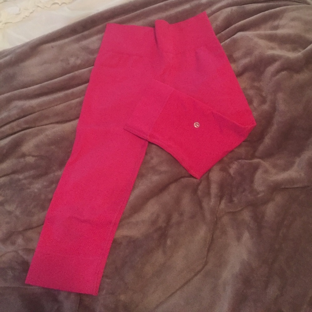 Lululemon Ebb to Street Crop